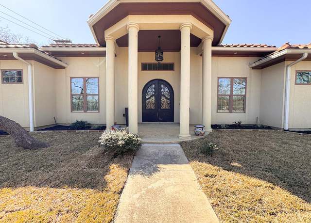 Property at 1302 Woodridge Cir, Euless, TX 76040, 4 beds, 2.5 baths