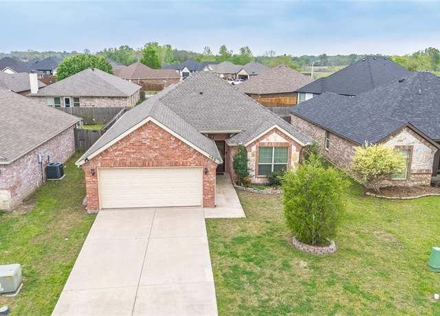 Property at 133 Cherokee St, Greenville, TX 75402, 3 beds, 2 baths