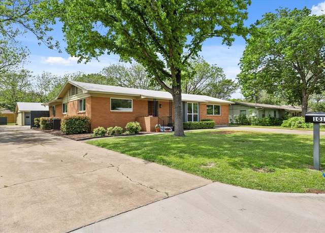 Property at 1017 Stanley St, Denton, TX 76201, 3 beds, 2 baths