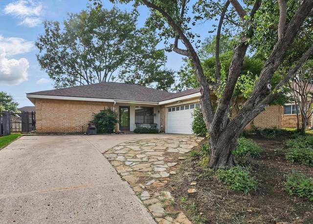 Property at 2415 Amber Hill Ln, Euless, TX 76039, 4 beds, 2 baths