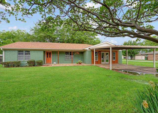 Property at 200 Herberta St, Pottsboro, TX 75076, 3 beds, 2 baths