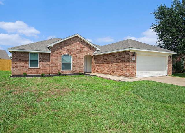 Property at 817 Wandering Ct, Granbury, TX 76049, 3 beds, 2 baths