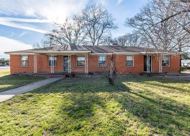Property at 202 N Henry St, Lindale, TX 75771, 3 beds, 2 baths
