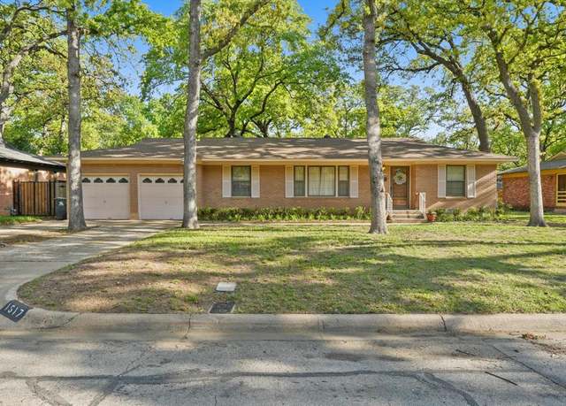 Property at 1517 W Lavender Ln, Arlington, TX 76013, 3 beds, 2 baths