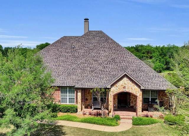 Property at 1043 Oak Creek Cir, Royse City, TX 75189, 5 beds, 4.5 baths