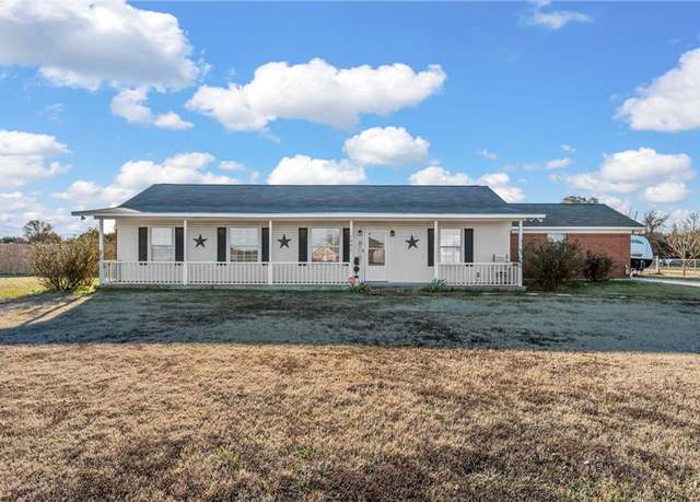 Property at 1085 Shilling Dr, Elm Mott, TX 76640, 3 beds, 2 baths