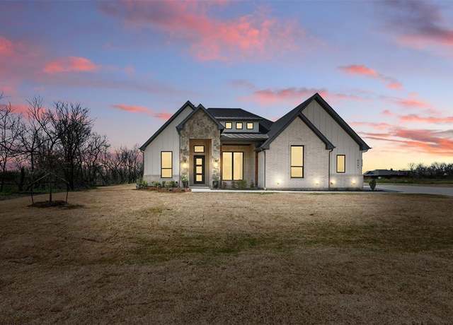 Property at 8241 Grayson Ct, Midlothian, TX 76065, 4 beds, 2.5 baths