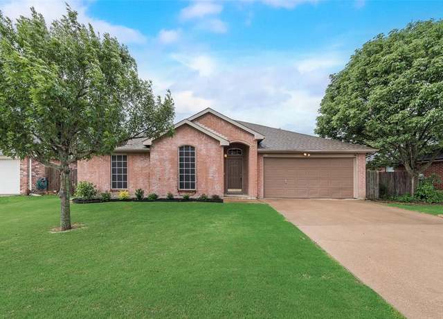 Property at 1301 Rye Glen Dr, Midlothian, TX 76065, 4 beds, 2 baths
