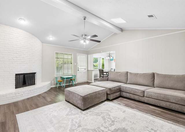 Property at 1706 Kingsborough Dr, Arlington, TX 76015, 4 beds, 2.5 baths