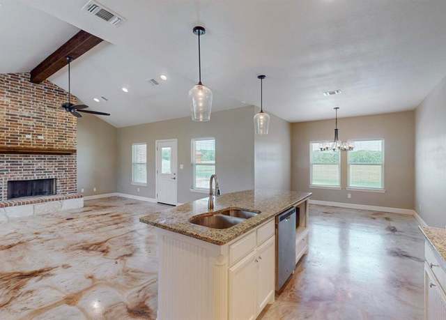 Property at 1022 Molina Dr, Weatherford, TX 76085, 4 beds, 2.5 baths