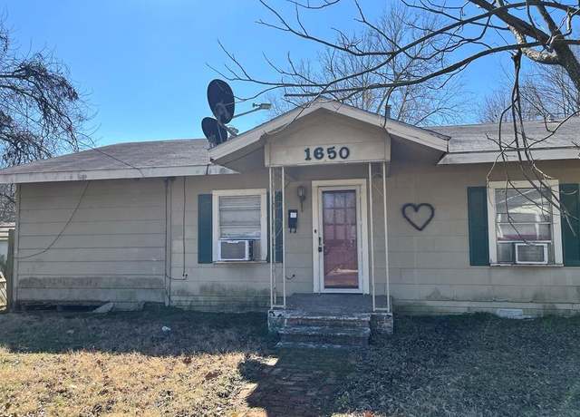 Property at 1650 E Polk St, Paris, TX 75460, 3 beds, 1 bath