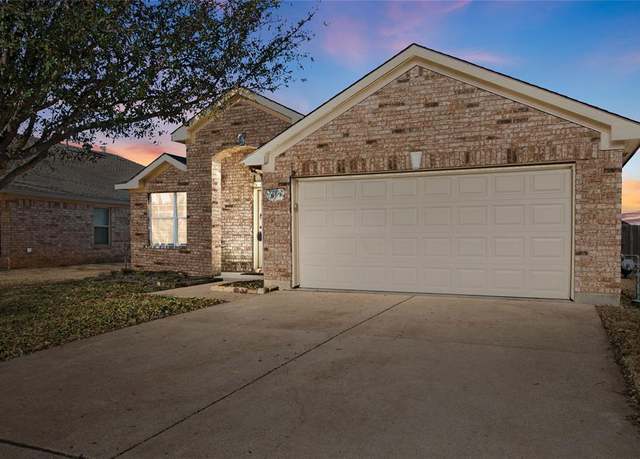 Property at 609 Soledad St, Arlington, TX 76002, 3 beds, 2 baths