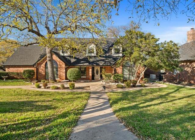 Property at 7914 Ravenswood Rd, Granbury, TX 76049, 4 beds, 2.5 baths