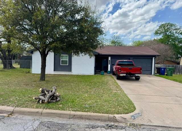 Property at 2611 Mimosa Park Dr, Richland Hills, TX 76118, 3 beds, 2 baths