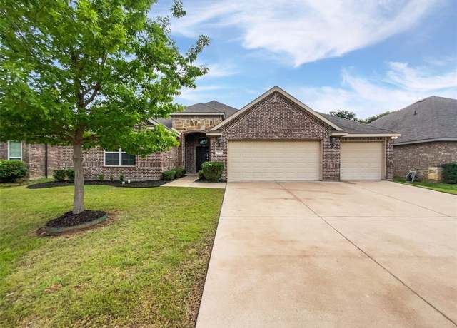 Property at 312 Canadian Ln, Burleson, TX 76028, 4 beds, 2.5 baths