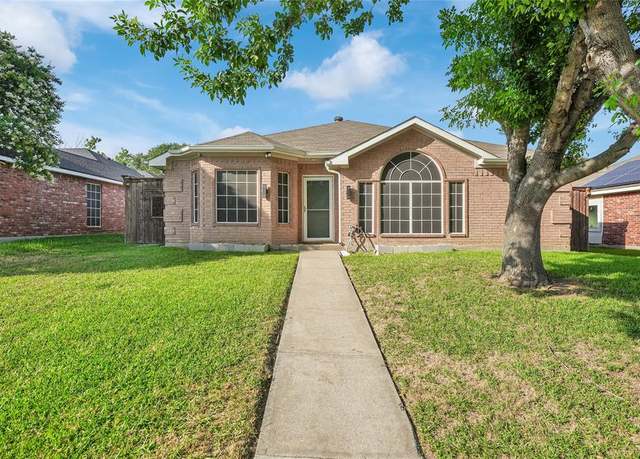 Property at 2832 Claremont Dr, Grand Prairie, TX 75052, 3 beds, 2 baths