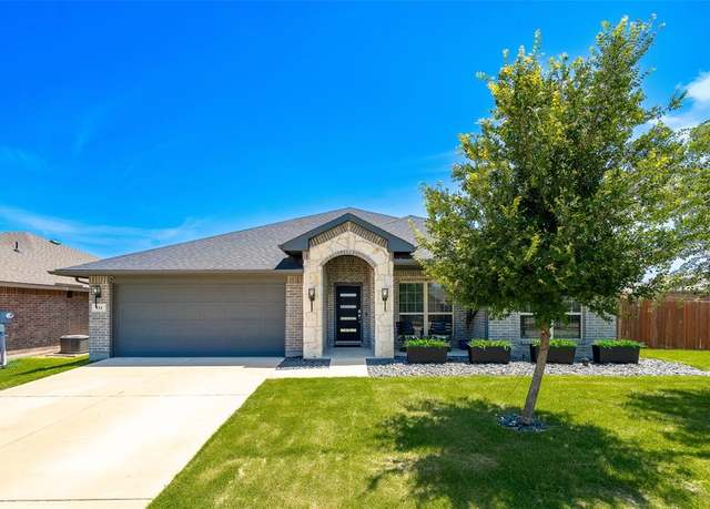 Property at 111 Columbia St, Farmersville, TX 75442, 4 beds, 2 baths