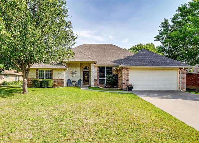 Property at 725 Bluebird St, Fort Worth, TX 76140, 3 beds, 2 baths