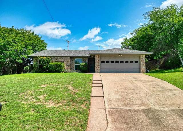 Property at 1214 Vivienne St, Weatherford, TX 76086, 3 beds, 2 baths