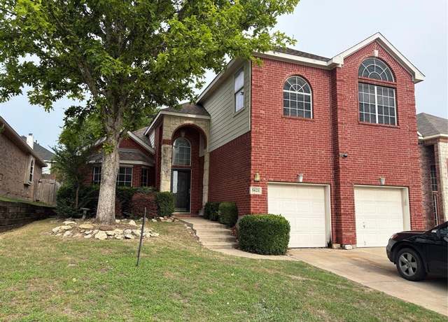 Property at 5021 Coral Creek Dr, Fort Worth, TX 76135, 5 beds, 3 baths