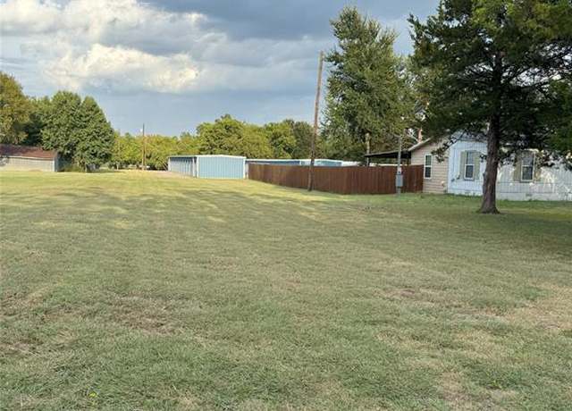 Property at 709 S Grand St, Wolfe City, TX 75496