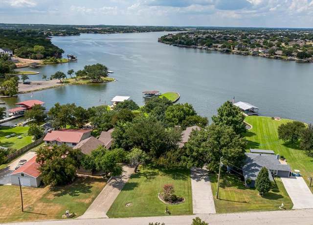 Property at 1308 Comanche Cove Ct, Granbury, TX 76048, 4 beds, 3.5 baths
