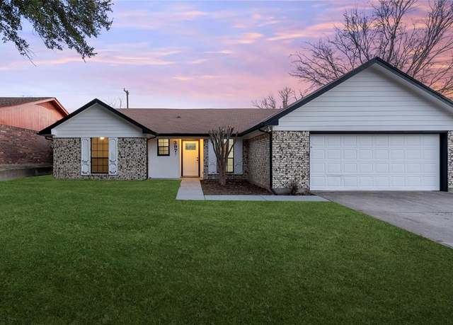 Property at 3977 Windhaven Rd, Fort Worth, TX 76133, 4 beds, 2 baths