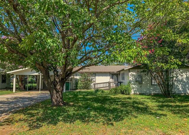 Property at 935 W Park St, Stephenville, TX 76401, 4 beds, 2 baths