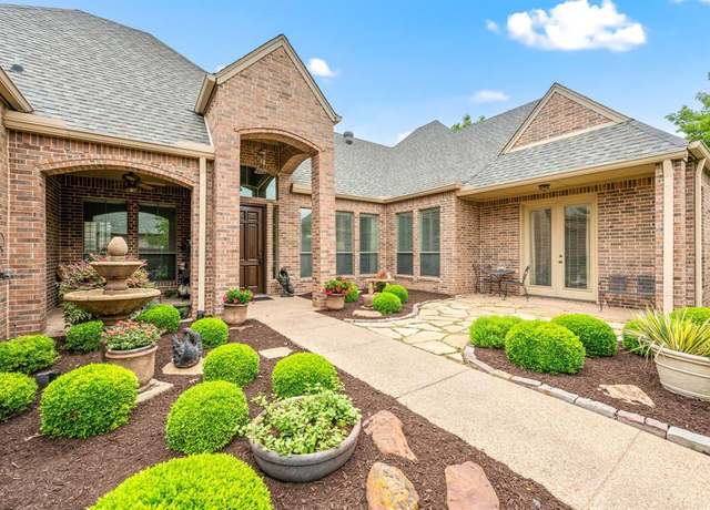 Property at 1028 Gabriel Ln, Fort Worth, TX 76116, 3 beds, 2 baths