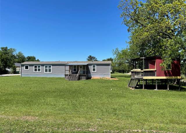 Property at 322 E College St, Fairfield, TX 75840, 3 beds, 2 baths