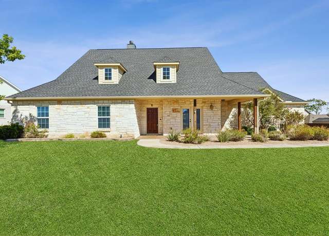 Property at 3213 Lakeway Dr, Weatherford, TX 76087, 3 beds, 2 baths