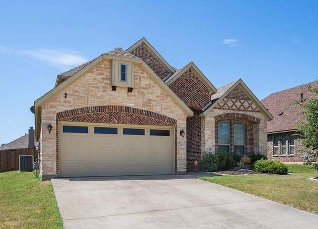 Property at 613 Ravenwood Dr, Saginaw, TX 76179, 4 beds, 3.5 baths