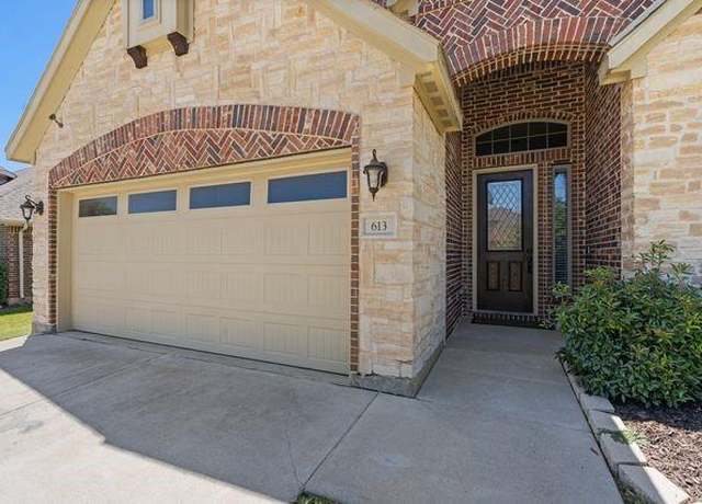 Property at 613 Ravenwood Dr, Saginaw, TX 76179, 4 beds, 3.5 baths