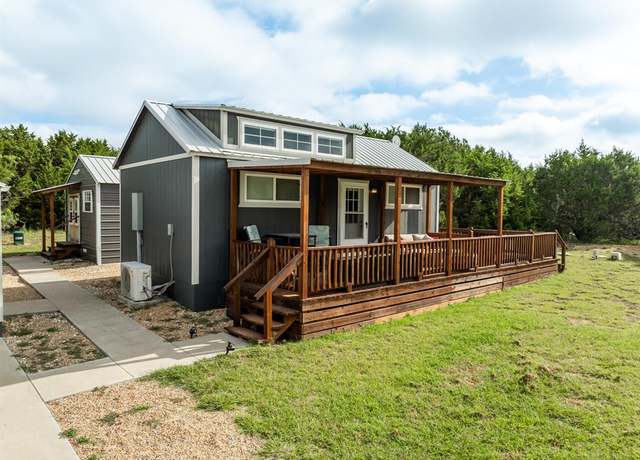 Property at 100 Creekview Dr, Blum, TX 76627, 1 bed, 2 baths
