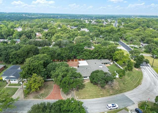 Property at 736 Westwood Dr, Sherman, TX 75092, 3 beds, 3.5 baths