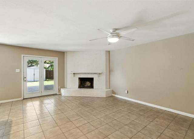 Property at 5704 Woodhollow Dr, Arlington, TX 76016, 3 beds, 2 baths