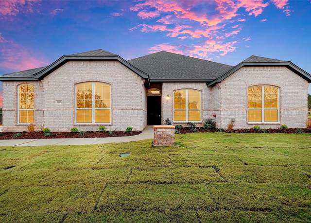 Property at 4040 Veal Station Rd, Weatherford, TX 76085, 4 beds, 2 baths