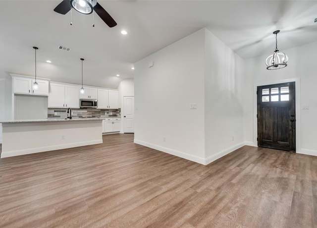 Property at 107 Maverick Trl, Valley View, TX 76272, 3 beds, 2 baths