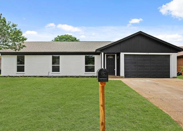Property at 6210 Maple Springs Dr, Arlington, TX 76001, 3 beds, 2 baths
