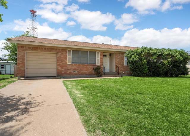 Property at 4621 Colonial Ave, Waco, TX 76710, 3 beds, 1.5 baths