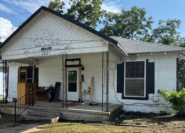 Property at 1001 South 16th St, Waco, TX 76706, 3 beds, 1 bath