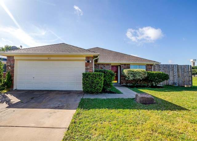 Property at 813 Sage Cir, Burleson, TX 76028, 4 beds, 2 baths