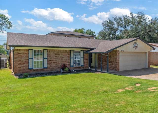 Property at 2631 Kingsbury Ave, Richland Hills, TX 76118, 6 beds, 3 baths