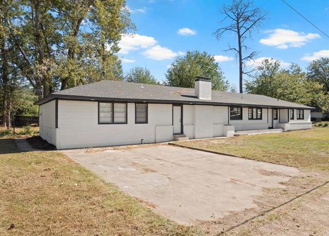 Property at 700 W Broadway St, Winnsboro, TX 75494, 4 beds, 2 baths