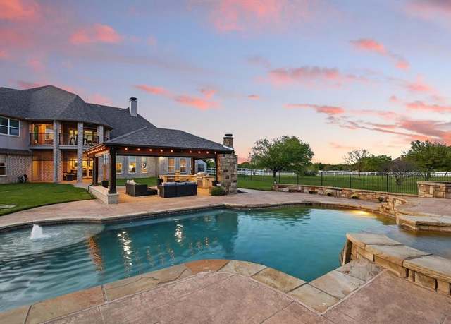 Property at 1232 Appaloosa Ct, Bartonville, TX 76226, 5 beds, 4.5 baths
