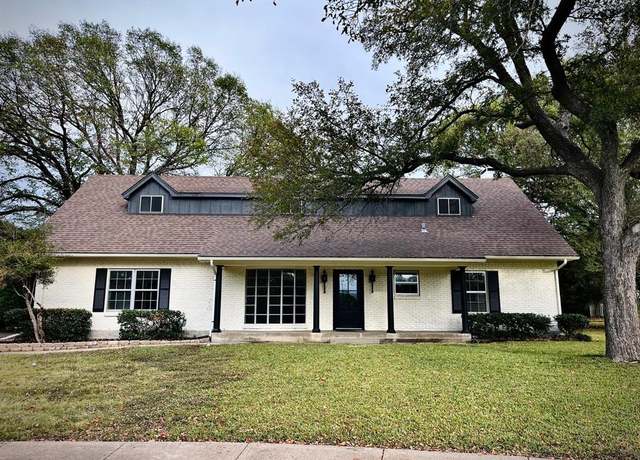 Property at 1707 Williamsburg Cir, Ennis, TX 75119, 4 beds, 2.5 baths