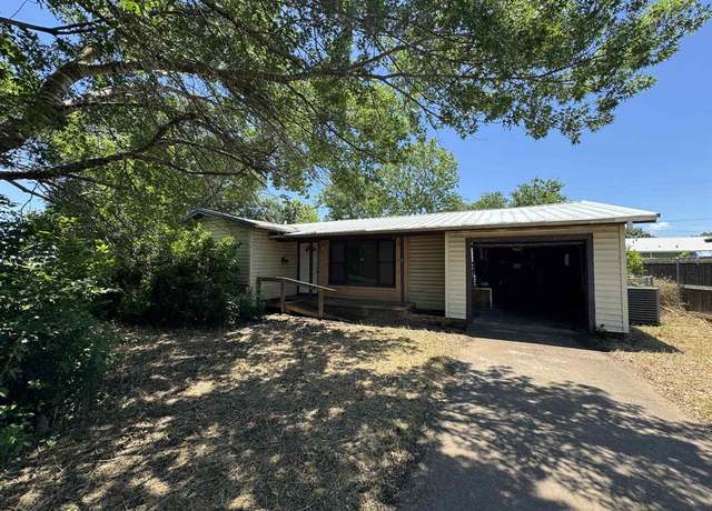 Property at 1017 S Adams St, Mcgregor, TX 76657, 3 beds, 1 bath