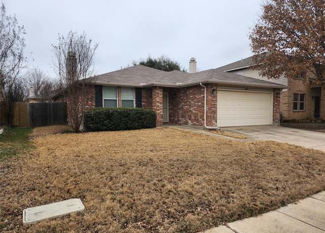 Property at 1825 Riverchase Ln, Fort Worth, TX 76247, 3 beds, 2 baths