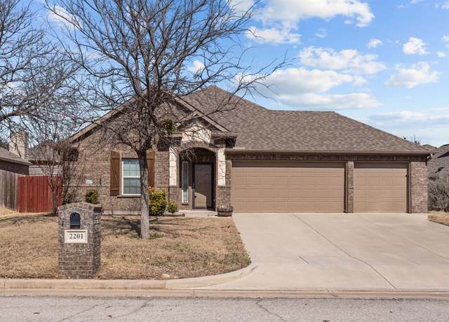 Property at 2201 Lorrie Ln, Weatherford, TX 76087, 4 beds, 3 baths