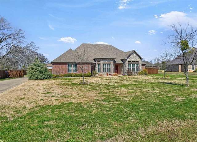 Property at 202 Chrissa Dr, Pottsboro, TX 75076, 4 beds, 2.5 baths